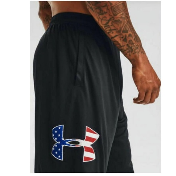 Under Armour Men's UA Freedom Tech Big Flag Logo Shorts - Picture 2 of 9